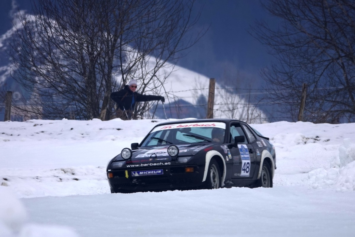 48 Porsche 924 s 1986