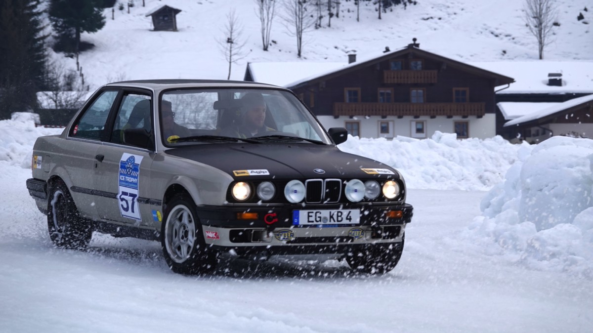 57 BMW E30 318 i 1989