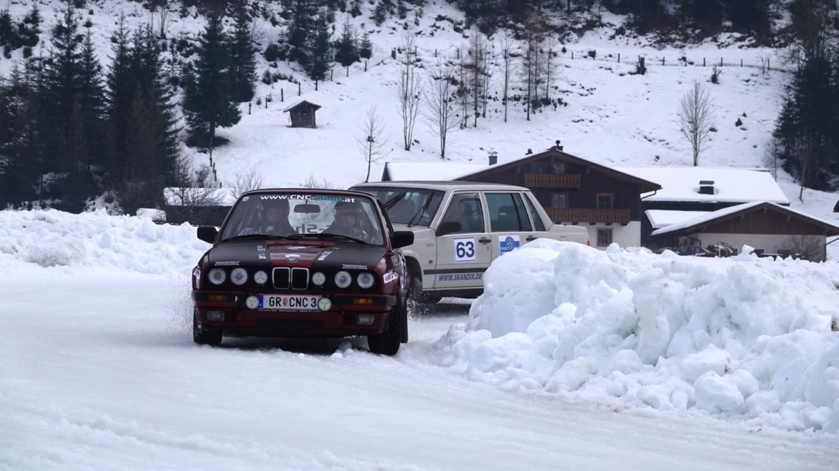 69 BMW 318 is 1993