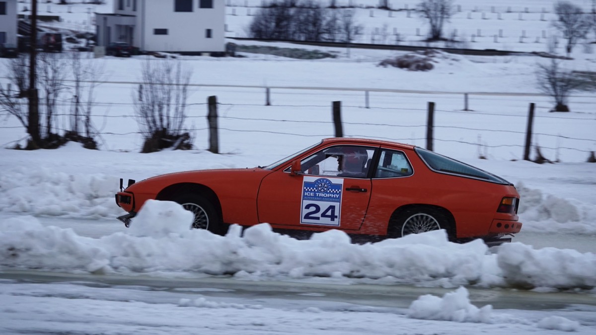 24 Porsche 924 1976