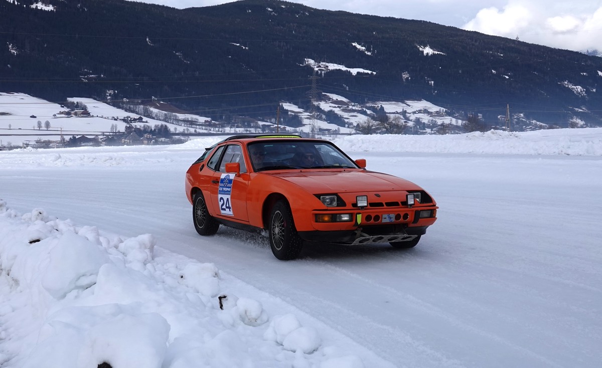 24 Porsche 924 1976