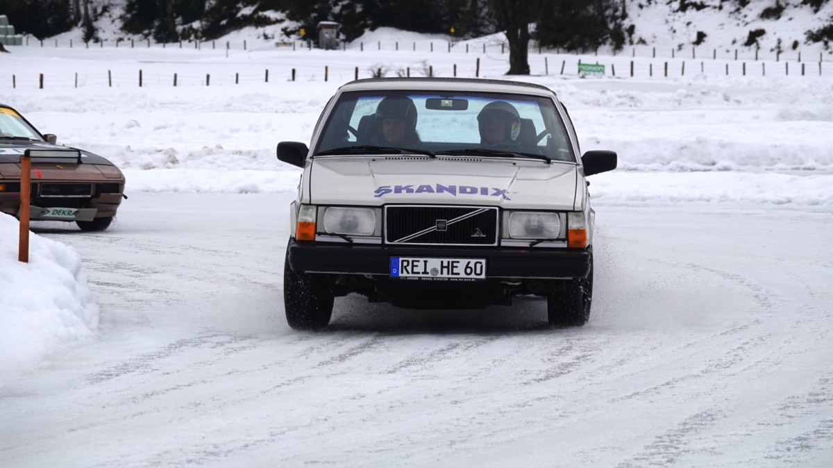 63 Volvo 740 1992