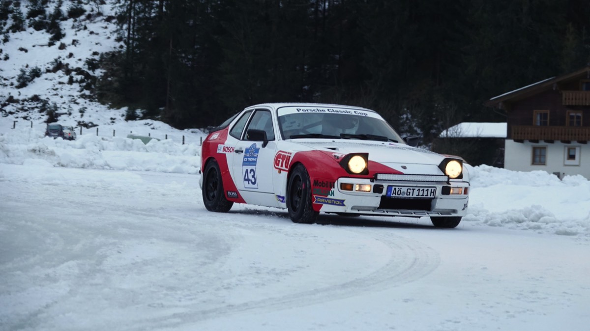 43 Porsche 944 1986