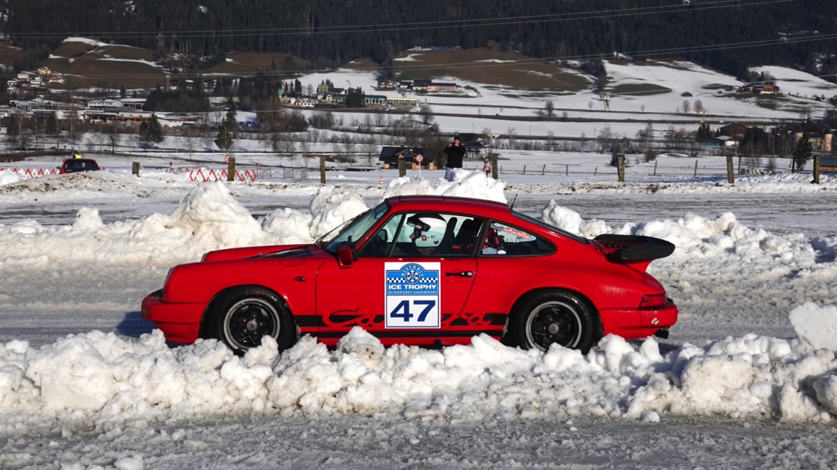 47 Porsche 911 Carrera 1986