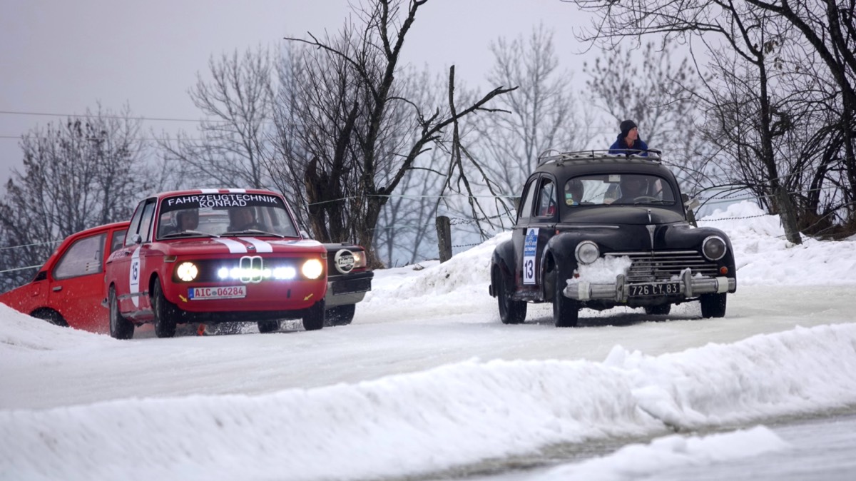 13 Peugeot 303 1954