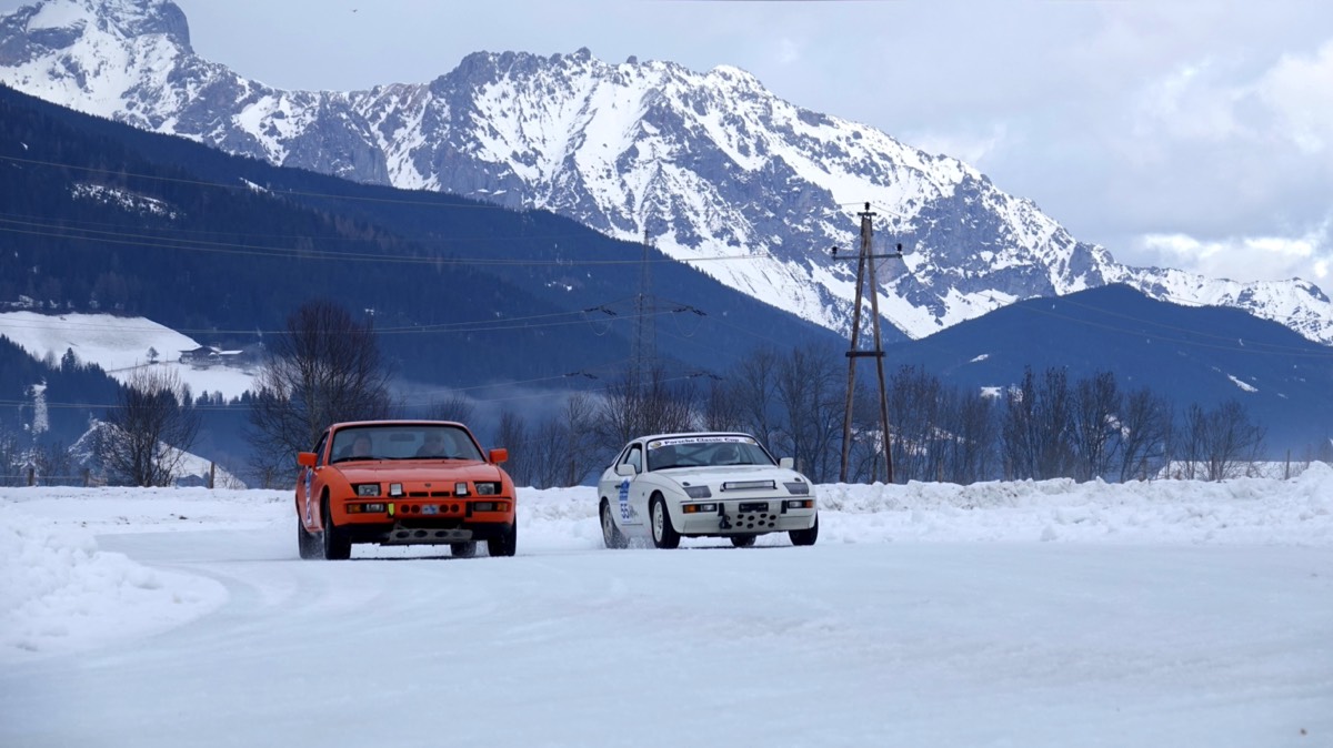 55 Porsche 924 S 1988