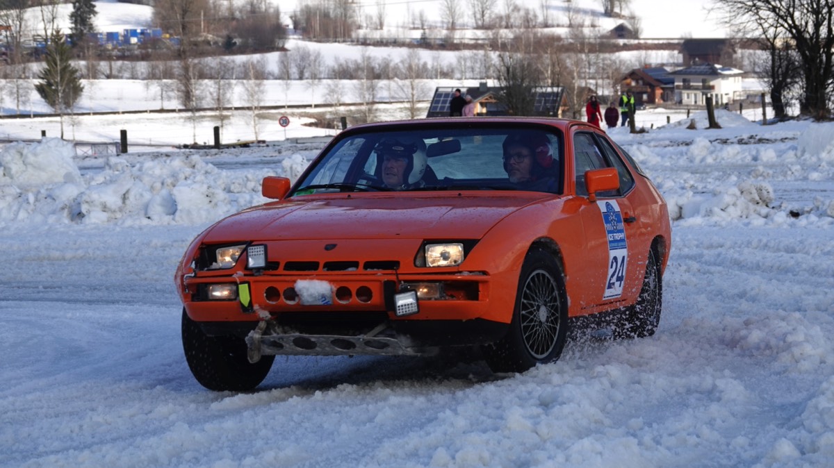 24 Porsche 924 1976