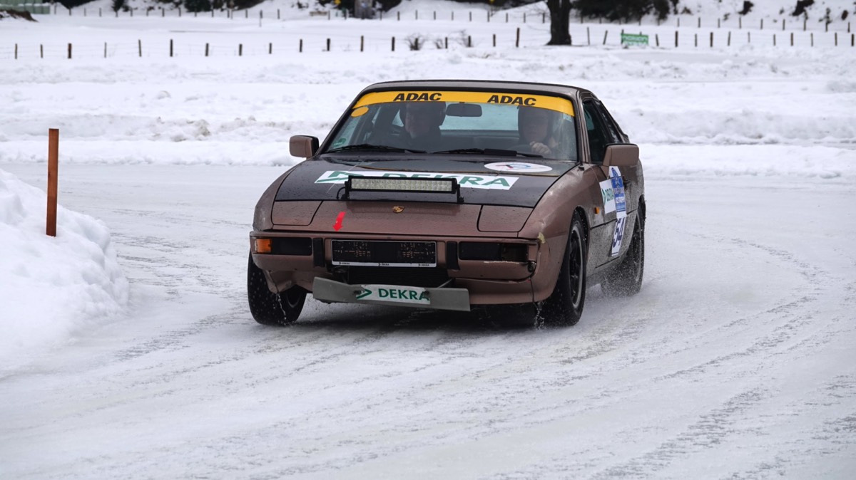 54 Porsche 924 s 1988