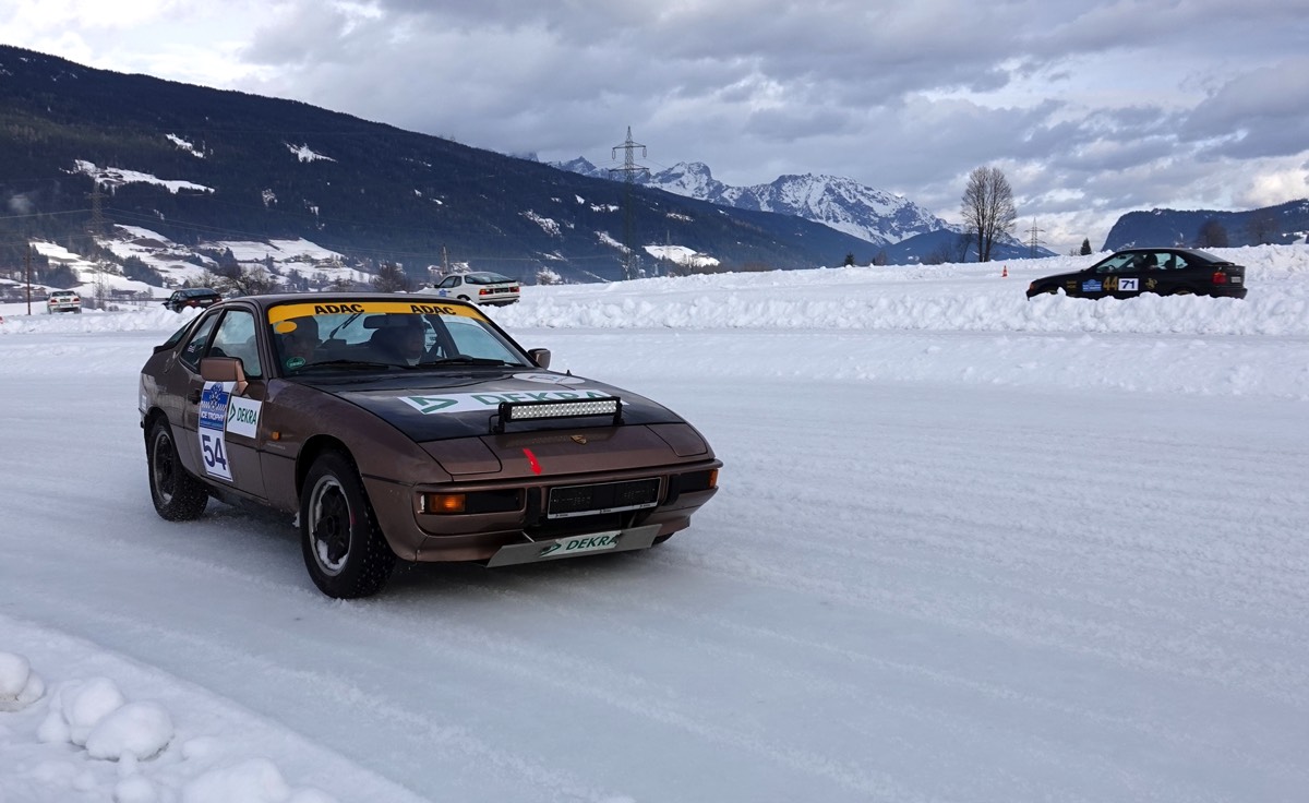 54 Porsche 924 s 1988
