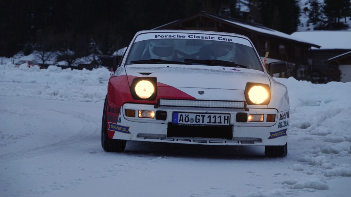 43 Porsche 944 1986
