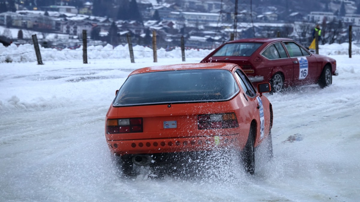 24 Porsche 924 1976