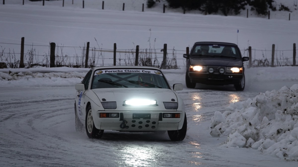 55 Porsche 924 S 1988