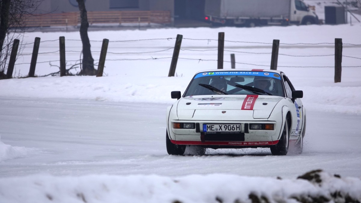 30 Porsche 924 1976
