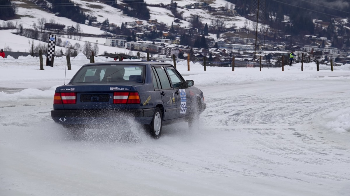 59 Volvo 940 GL 1990