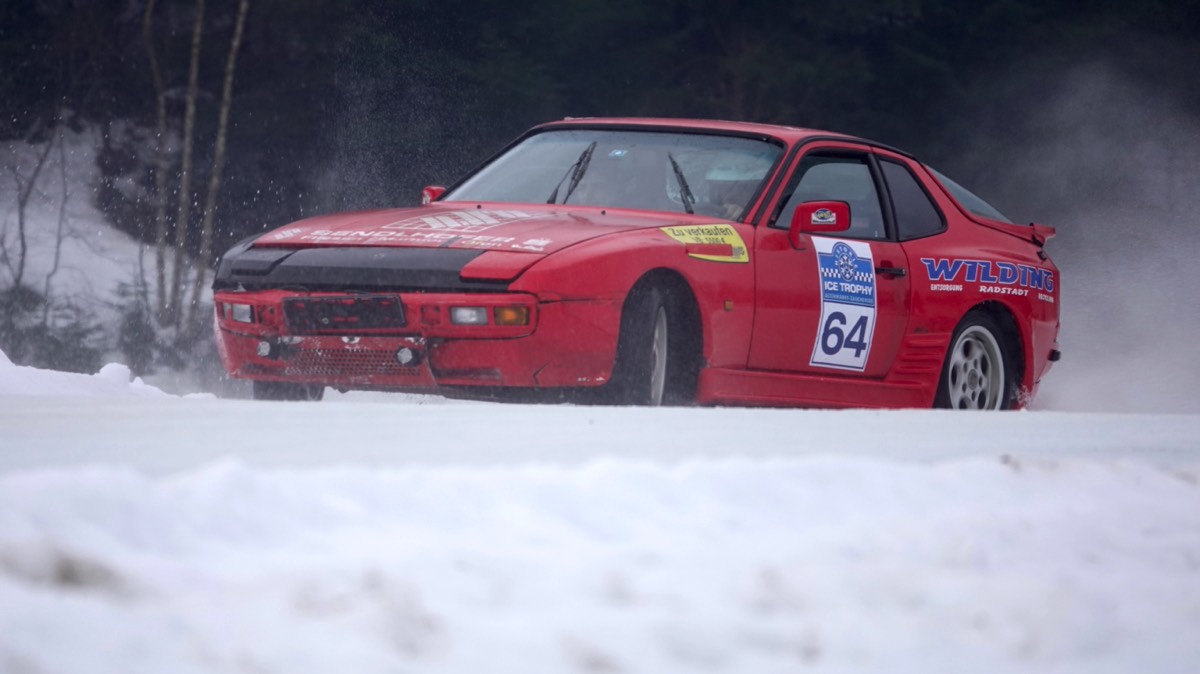 64 Porsche 924