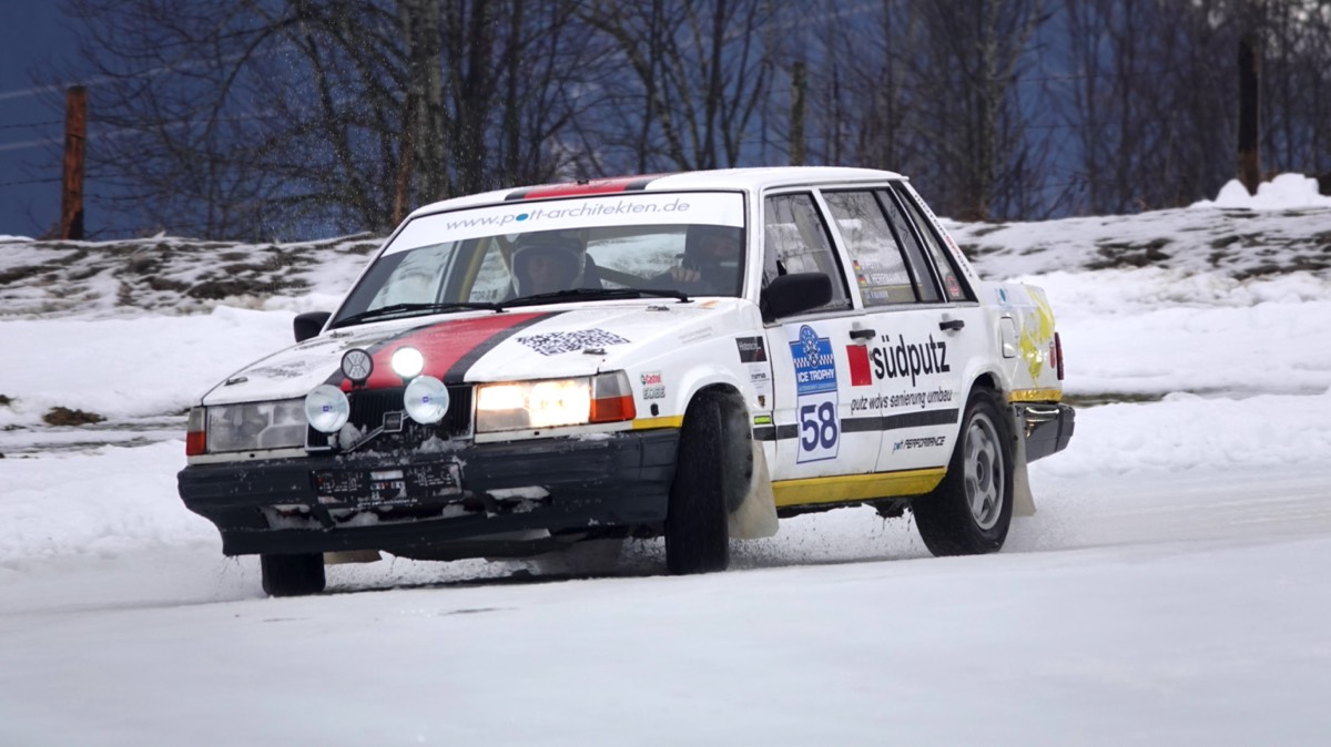 58 Volvo 740 1990