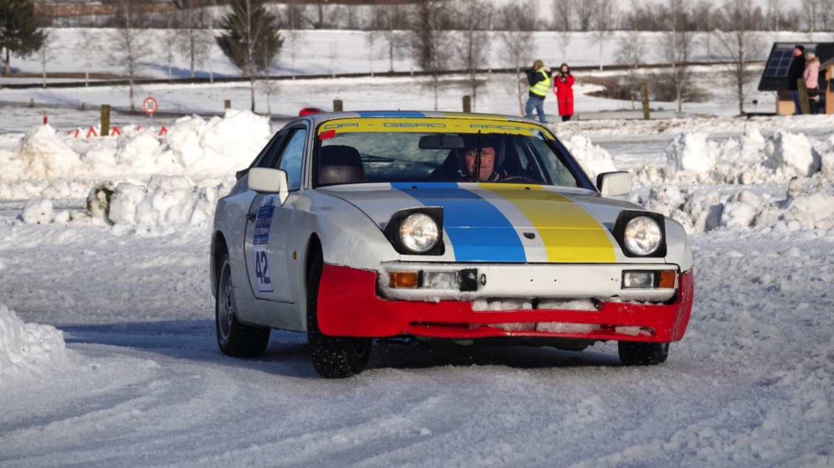 42 Porsche 944 1985