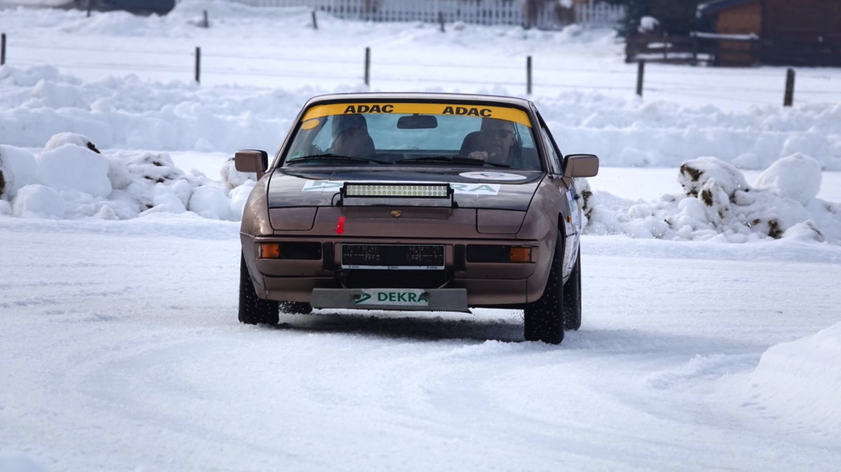 54 Porsche 924 s 1988