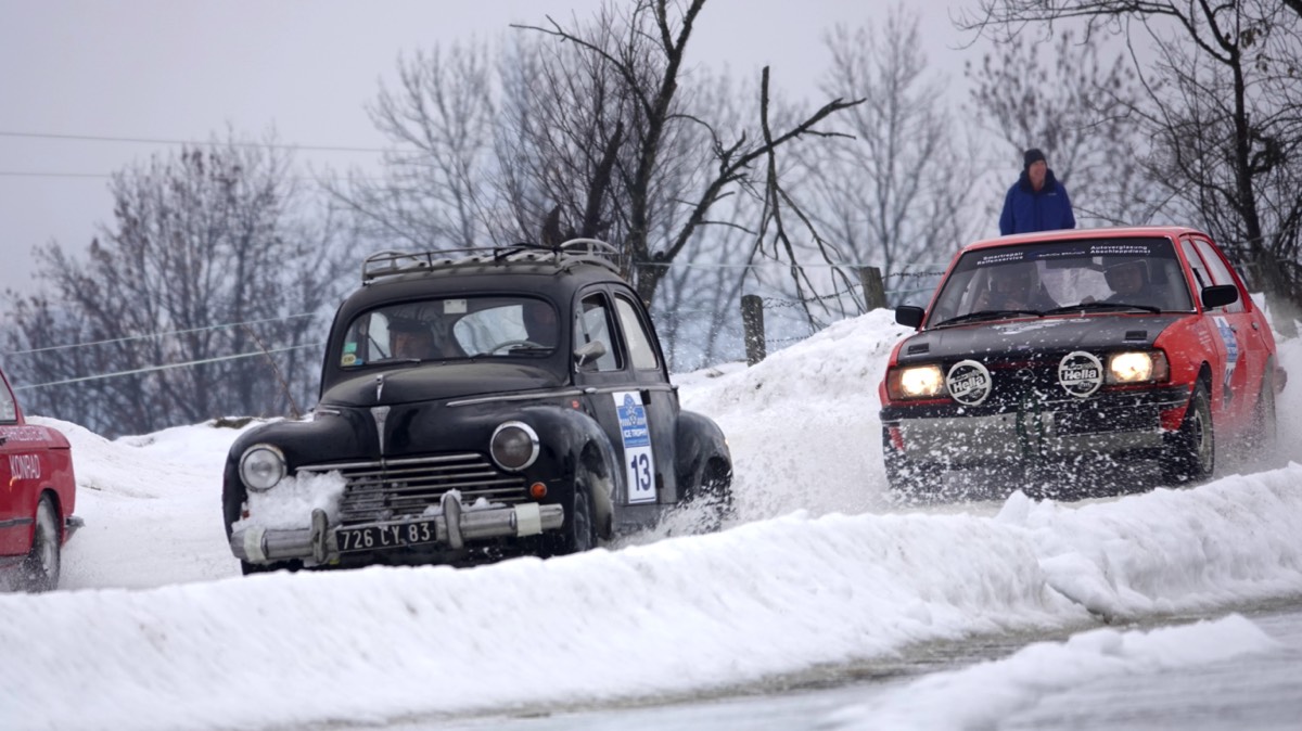 13 Peugeot 303 1954