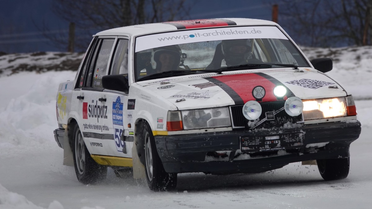 58 Volvo 740 1990
